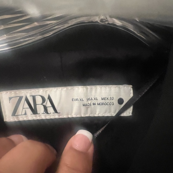 ZARA 2023 BLACK SIDE BUTTON BLAZER WORN ONCE  XL $89 - Picture 7 of 7